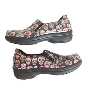 Easy Works by Easy Street Skull comfort clogs